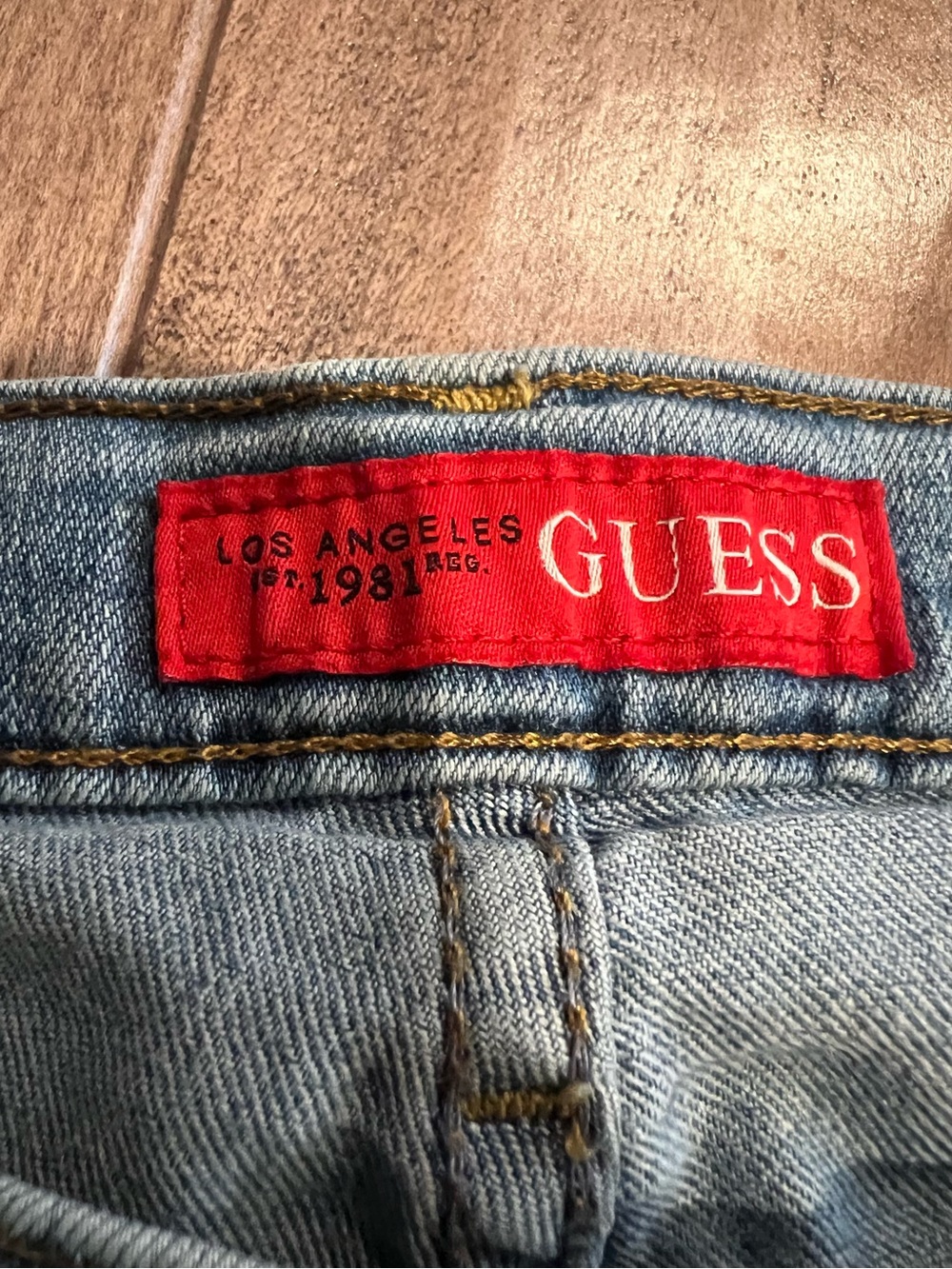 Guess Jeans - Picture 3 of 4